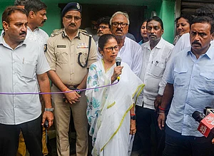 PTI : West Bengal Chief Minister Mamata Banerjee while meeting junior doctors |